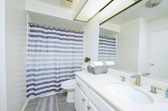 Building Photo - 2 Bedroom unit in Los Angeles