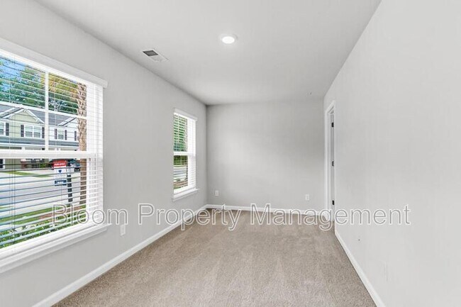 Building Photo - 159 Spencer Cir