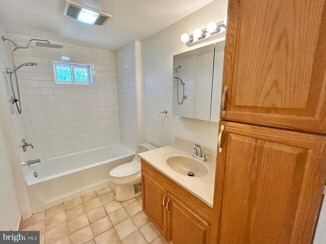 Building Photo - 986 Sherbrook Cir