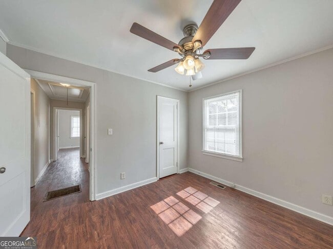 Building Photo - 652 Mozley Dr SE