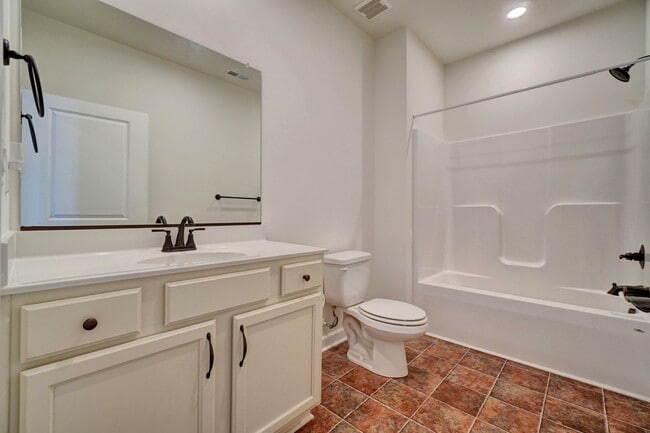 Building Photo - 4 bedroom condo in Suffolk