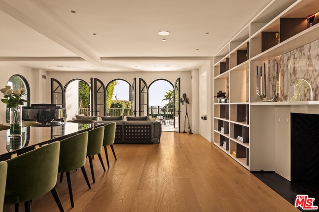 Building Photo - 972 Palisades Beach Rd