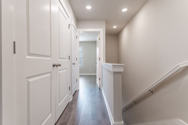 Building Photo - 2 Bedroom 2 Bathroom Home in Fayetteville, AR