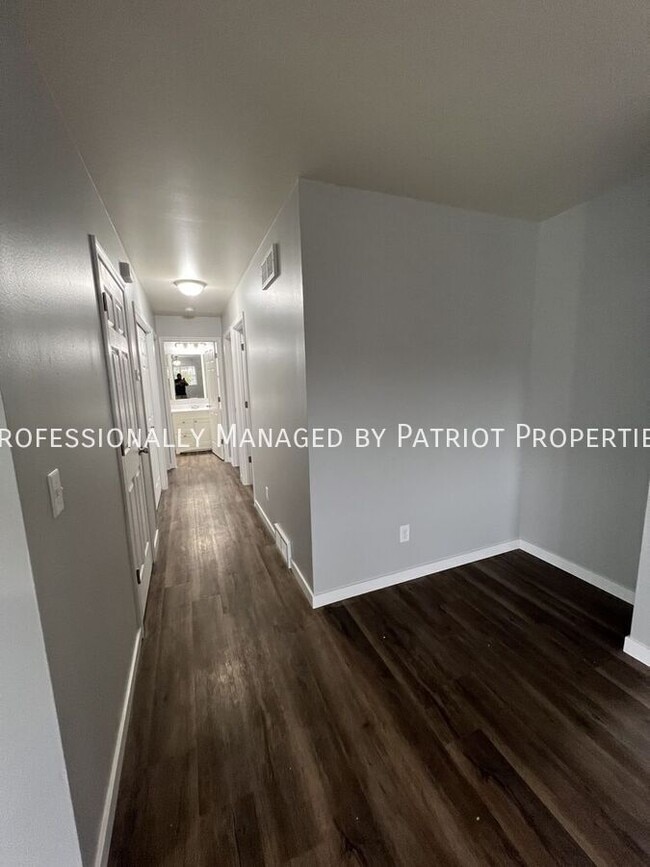 Building Photo - 319 Tall Grass Trail