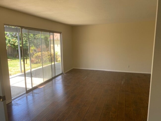 Building Photo - 4 bedroom Camarillo home