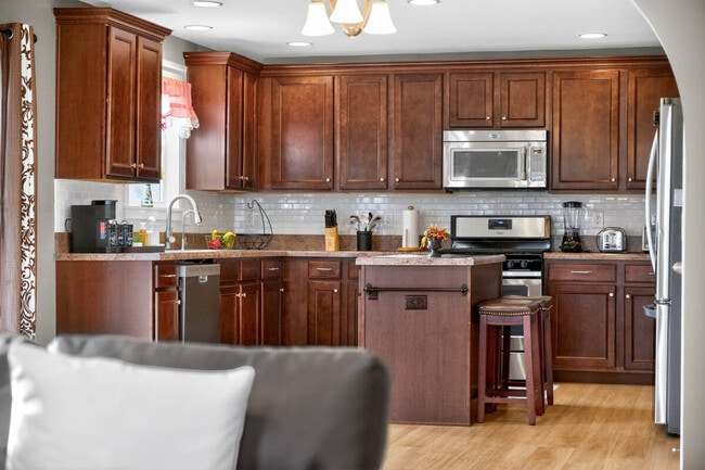 Building Photo - 1961 Creek Bank Dr