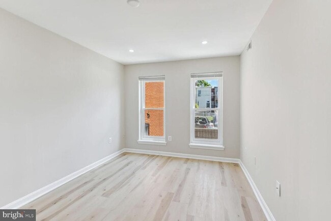 Building Photo - 327 8th St NE