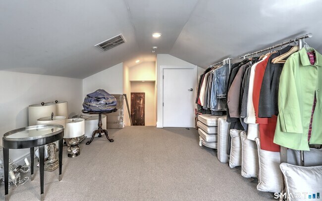 Building Photo - 30 Narrow St