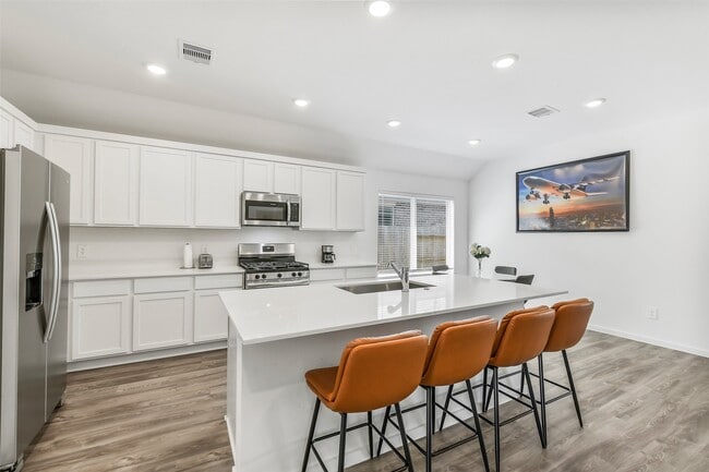 Building Photo - 3126 Stonebriar Dr