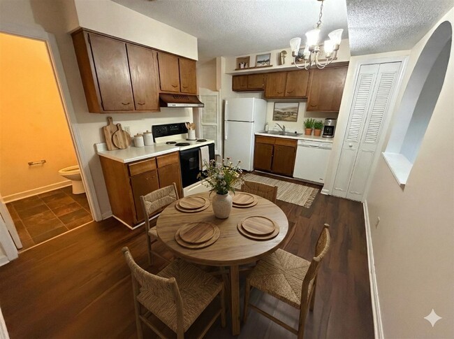 Building Photo - 1036 Ellen Dr