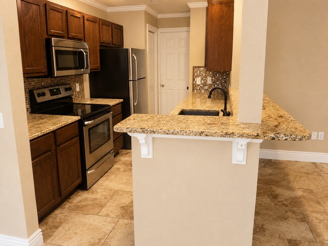 Building Photo - 902 Melmar Dr
