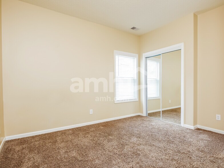 Building Photo - 7 Wyndham Dr