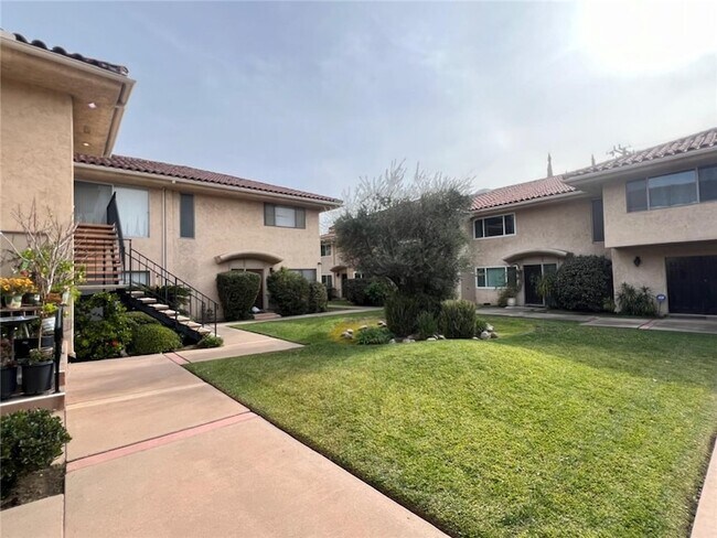Building Photo - 740 W Huntington Dr