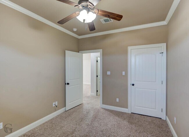 Building Photo - 520 Falling Water Cir