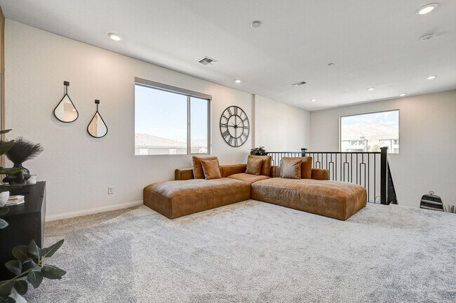 Building Photo - Stunning Fully Furnished 5-Bedroom Home in...