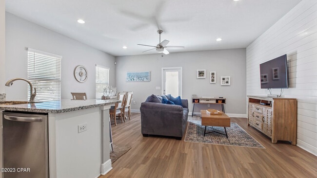 Building Photo - 7450 Shadow Lake Dr