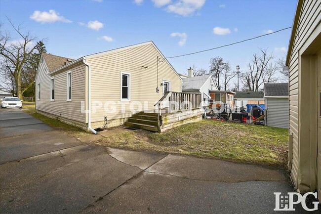 Building Photo - 5831 Gany Mede Dr