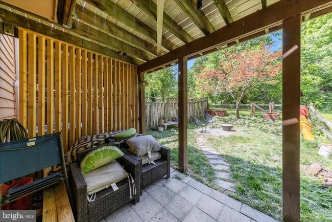 Building Photo - 6631 Beach Dr