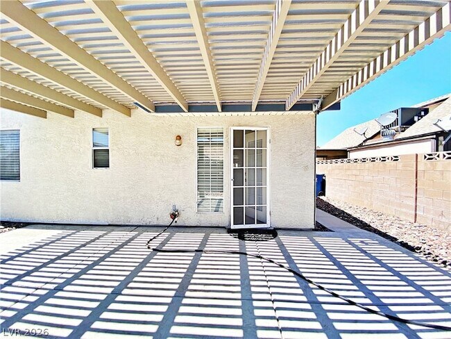 Building Photo - 704 Calahan Point Dr