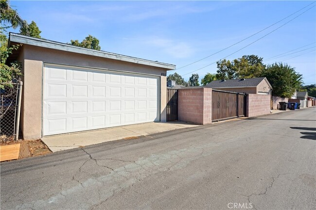 Building Photo - 855 N 3rd Ave