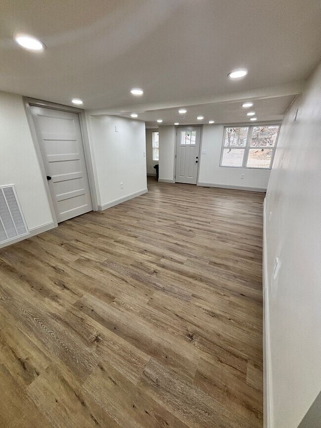 Building Photo - Newly Remodeled 3bd/1bth!!