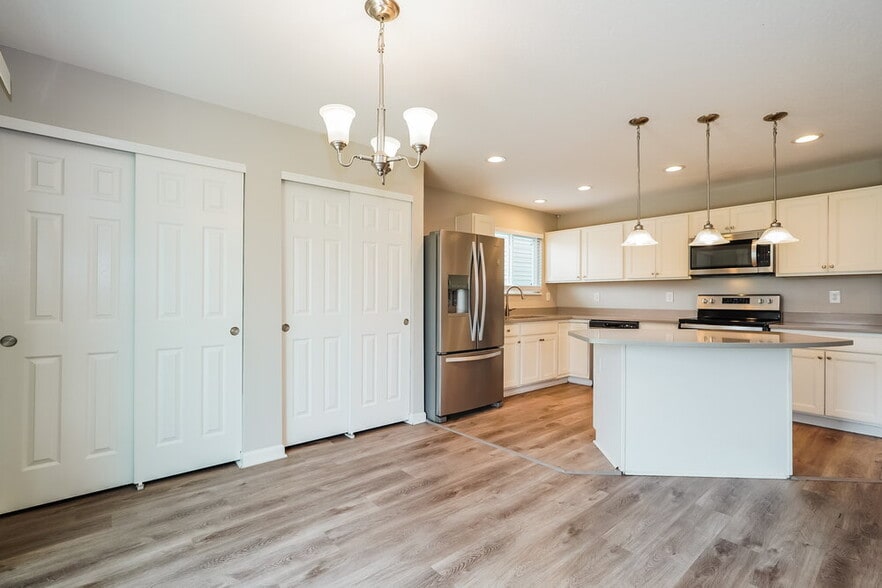 Building Photo - 7500 Willow Leaf Dr