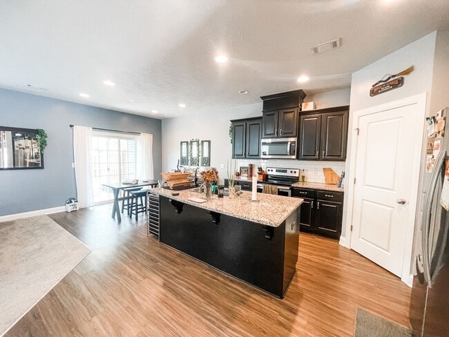 Building Photo - 3 bedroom/2.5 bathroom townhome close to Ft. Gordon!