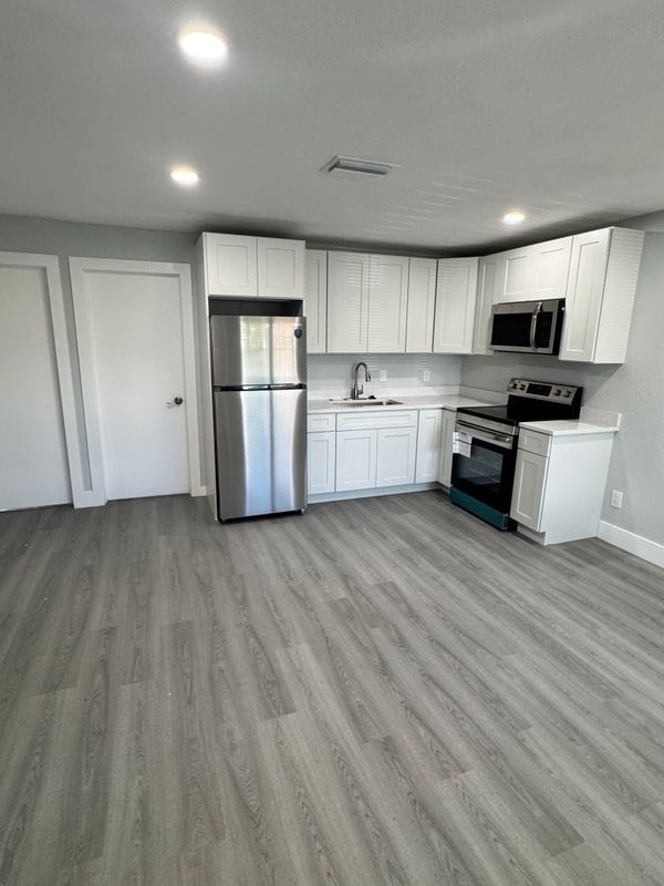 Building Photo - 3012 Ybor St