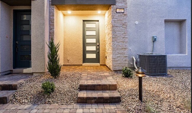 Building Photo - 600 Carriage Hill Dr