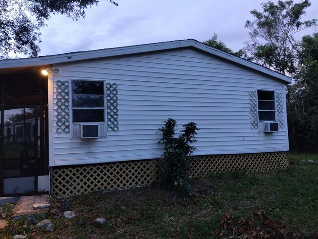 Building Photo - 15474 Mapletree Dr