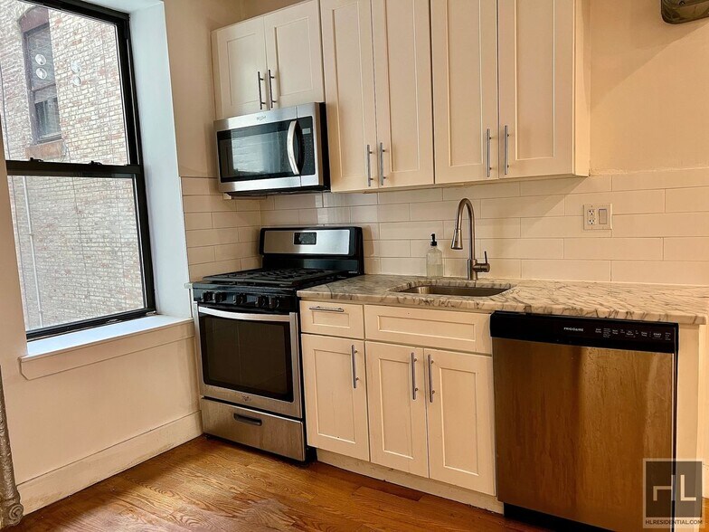 Building Photo - 2BR 1BA Pre-War Stunner On Riverside Drive...