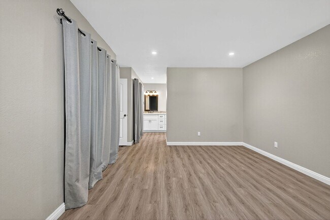 Building Photo - Charming 3-Bed / 2-Bath Retreat on Over an Acre in Sebastopol