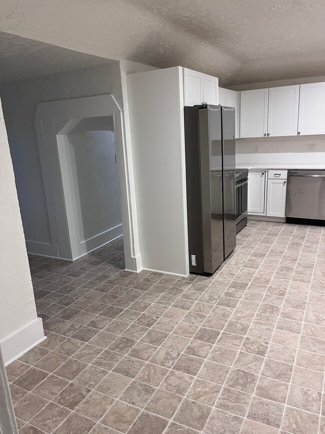 Building Photo - Large renovated 2 bedroom apartment in the heart of Stayton.  Don't miss this opportunity!