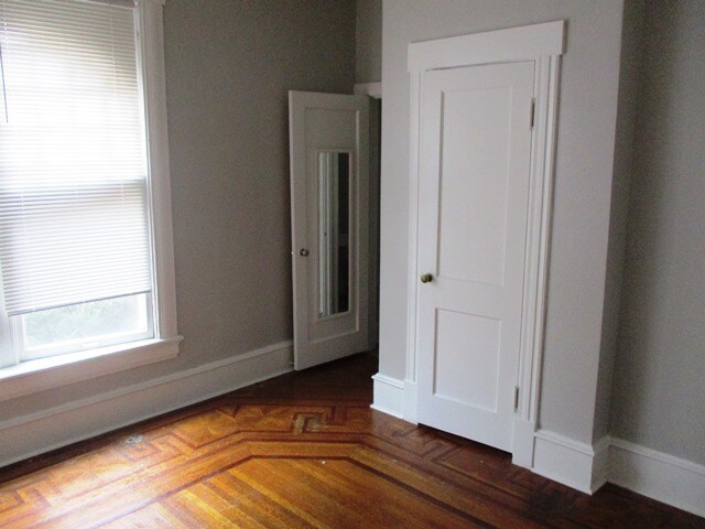 Building Photo - 505 E Front St