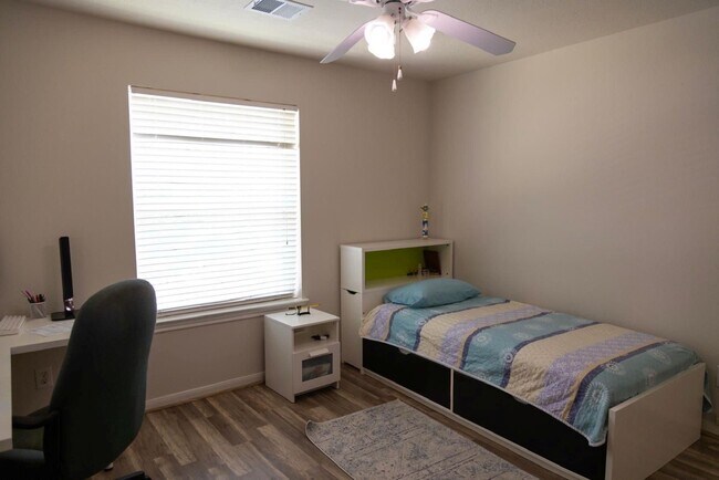 Building Photo - 15611 Mustang Island Dr