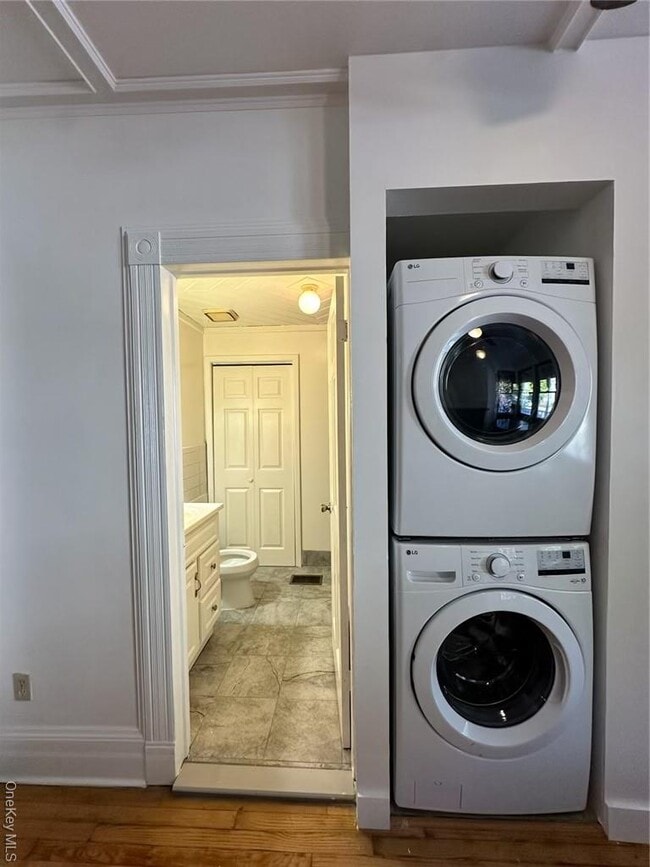 Building Photo - 118 W Main St