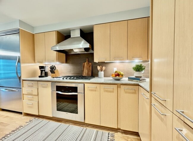 Building Photo - Exquisite Condominium at the Renowned Waterfront Pearl with Views of the River, Work Out Facility...