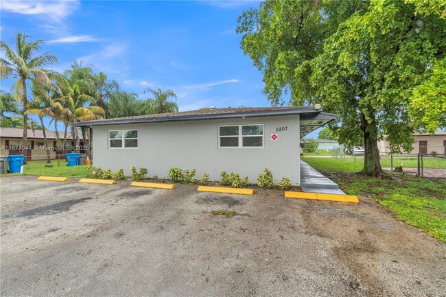 Building Photo - 5807 SW 27th St