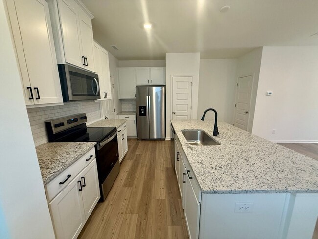 Building Photo - Three bedroom, 2.5 bath townhome in Mebane...