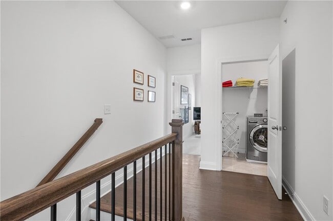 Building Photo - 6529 Beacon Dr