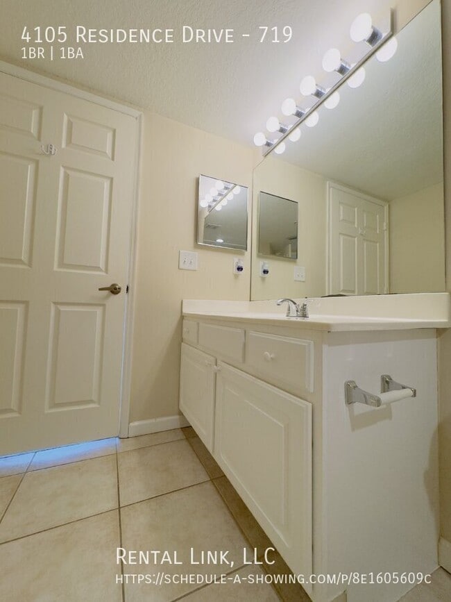 Building Photo - 4105 Residence Drive