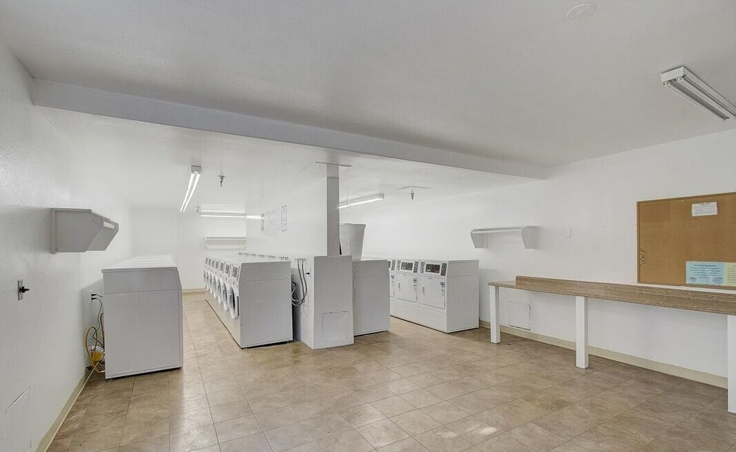 Building Photo - 8650 Gulana Ave