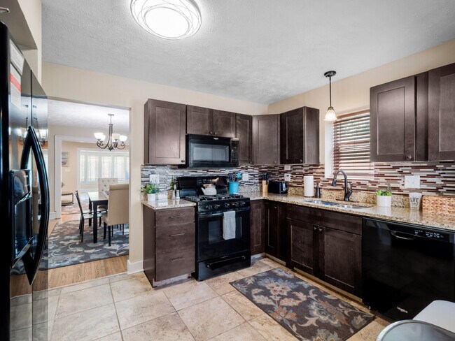 Building Photo - 3222 West Blvd