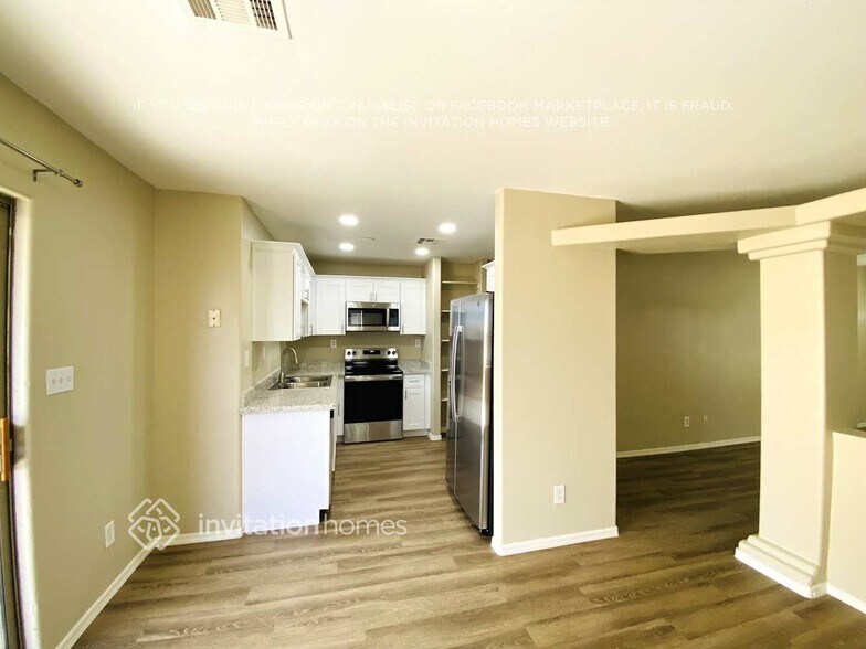 Building Photo - 250 Dakota St