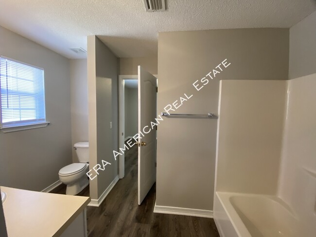 Building Photo - 2110 Bahama Dr