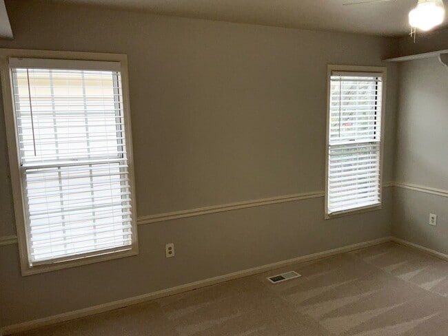 Building Photo - Very clean and well maintained 3BR 2.5BA single family home with large rear deck and 1 car garage