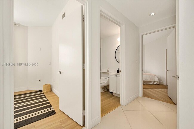 Building Photo - 733 Crandon Blvd