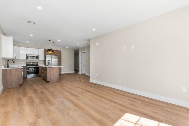 Building Photo - 22 Everett St