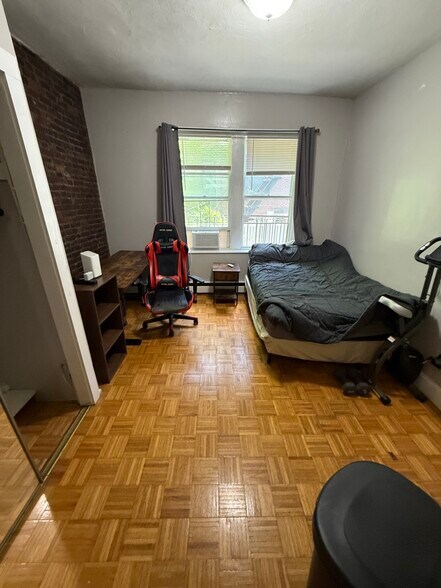 Primary Photo - 40 Anderson St