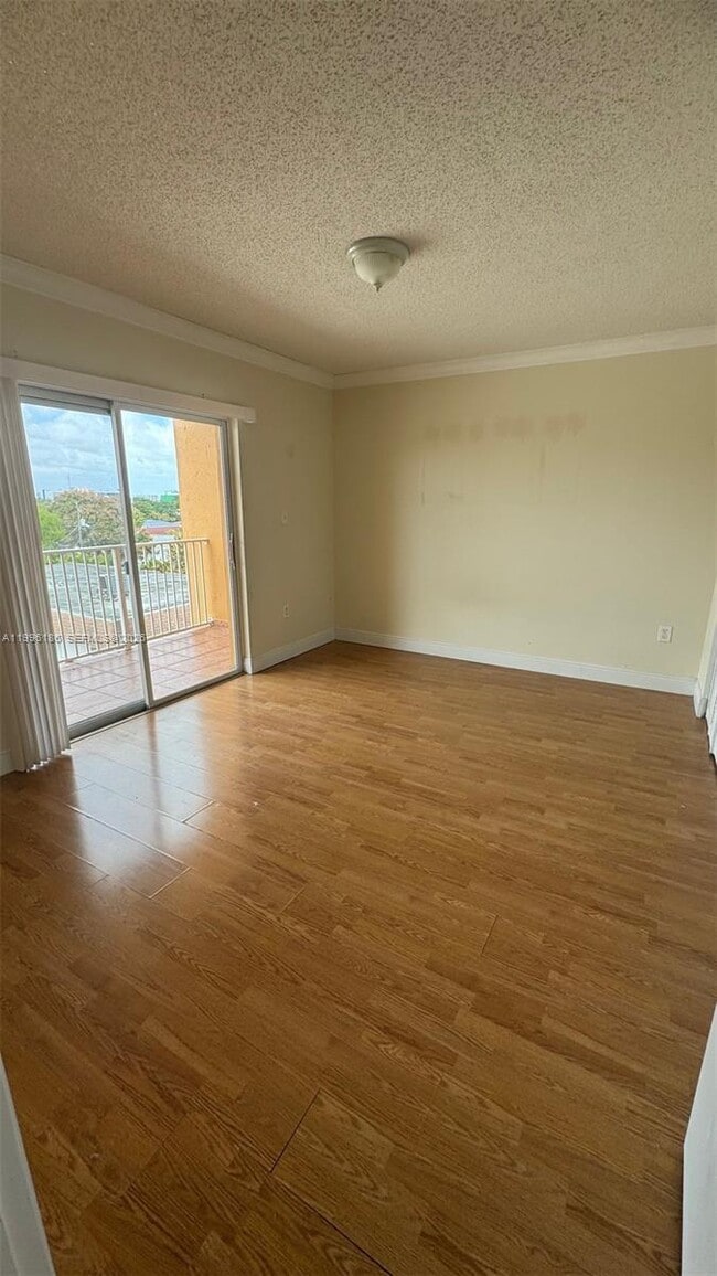 Building Photo - 2441 SW 31st Ave